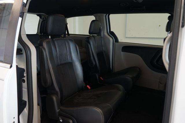 Used 2018 Dodge Grand Caravan SXT image 24