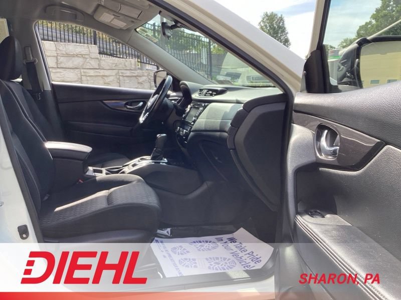 Used 2019 Nissan Rogue SV w/ Premium Package FWD image 19