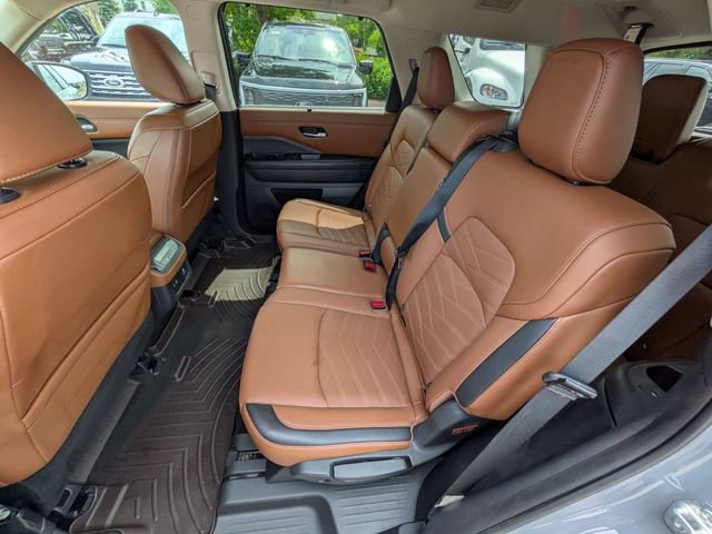 Used 2024 Nissan Pathfinder Platinum w/ Cargo Package AWD/4WD image 18