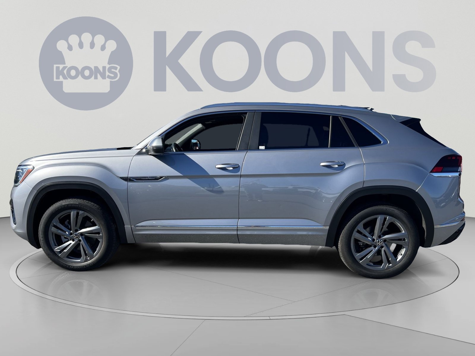 Used 2024 Volkswagen Atlas Cross Sport SEL R-Line AWD/4WD image 2