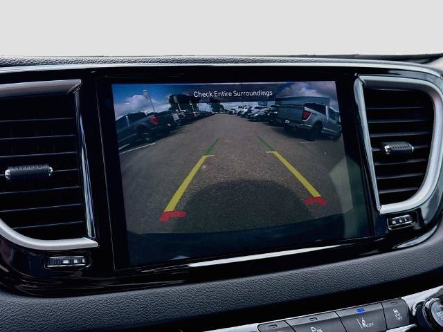 Used 2024 Chrysler Pacifica Touring-L FWD image 11