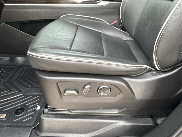 Used 2025 Cadillac Escalade ESV Premium Luxury RWD image 17