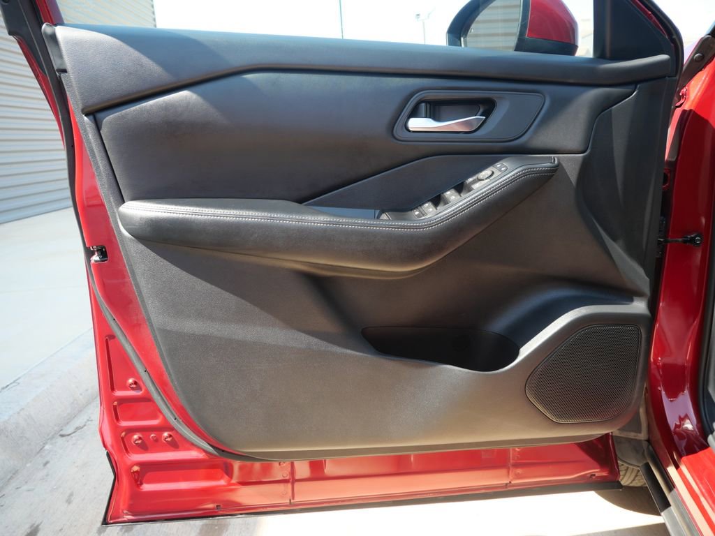 Used 2024 Nissan Rogue SV AWD/4WD image 18