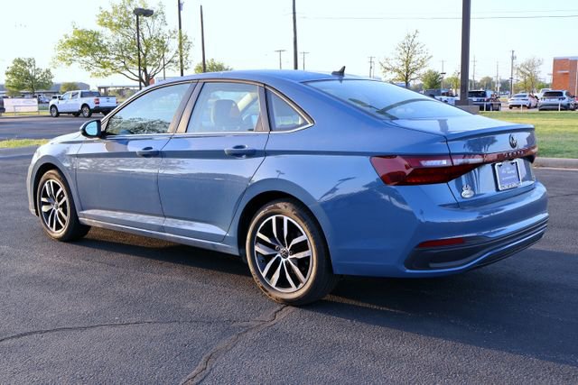 Used 2025 Volkswagen Jetta SE image 15