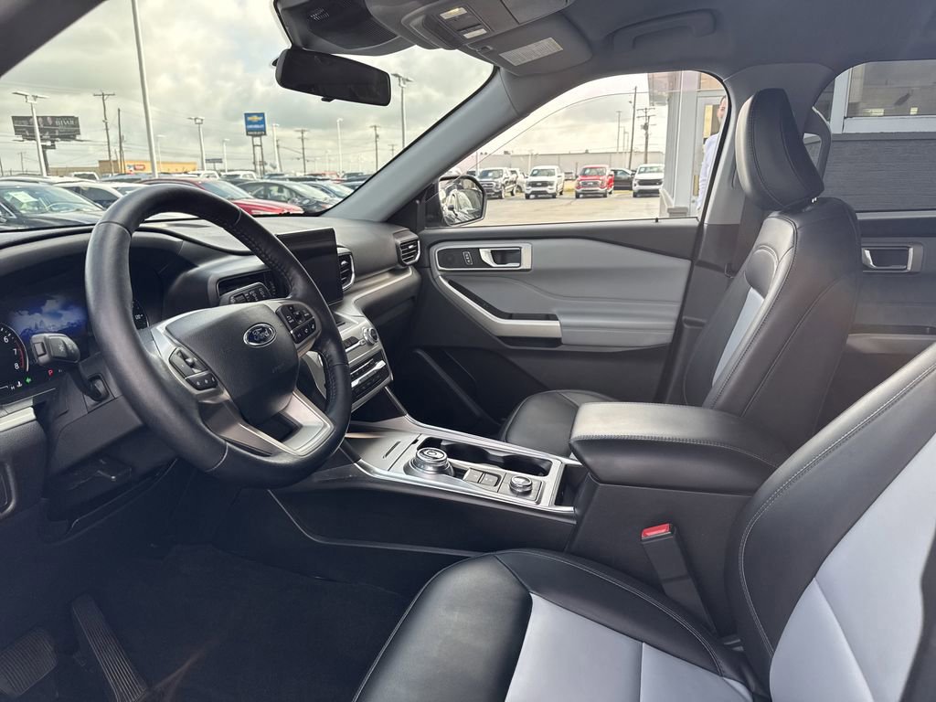 Certified 2022 Ford Explorer XLT w/ Equipment Group 202A image 26