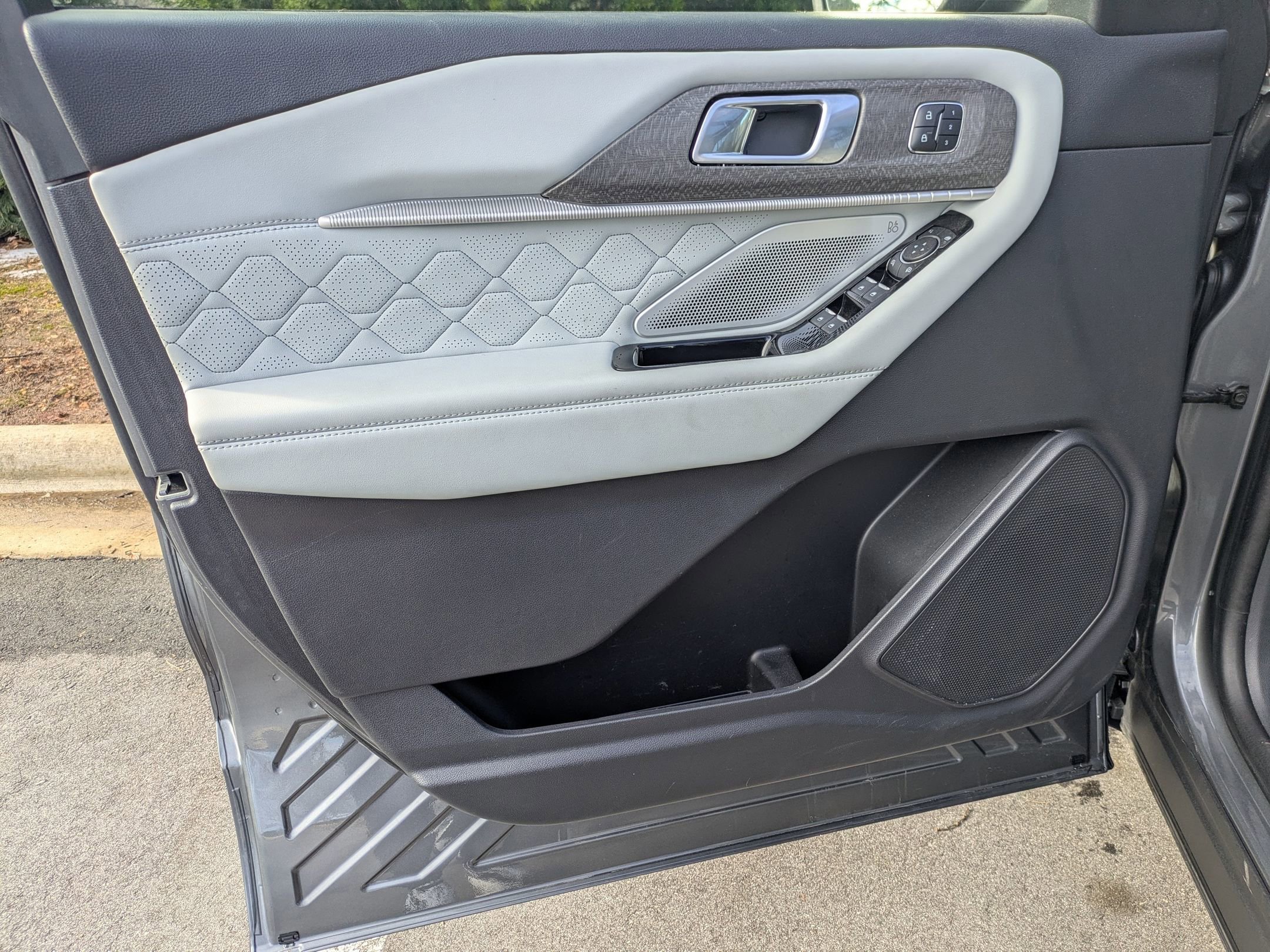 Certified 2025 Ford Explorer Platinum w/ Ultimate Package image 10