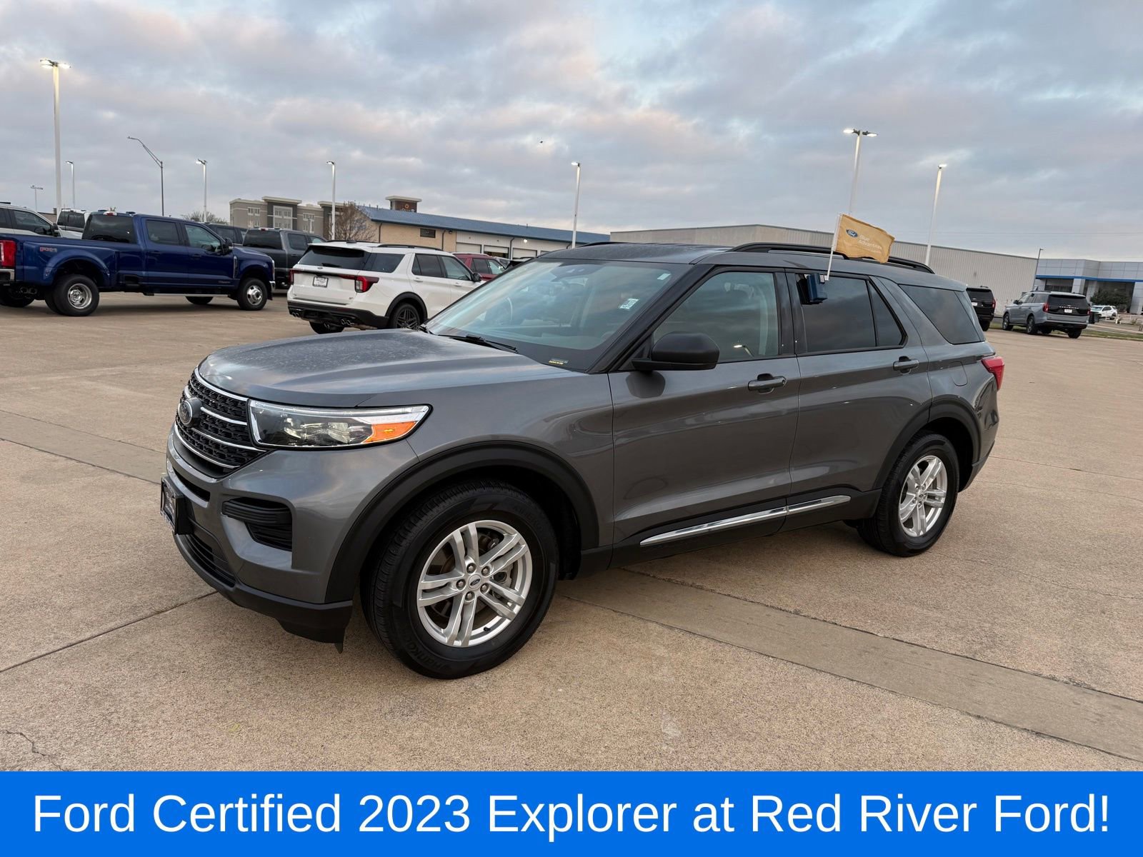 Certified 2023 Ford Explorer XLT image 1