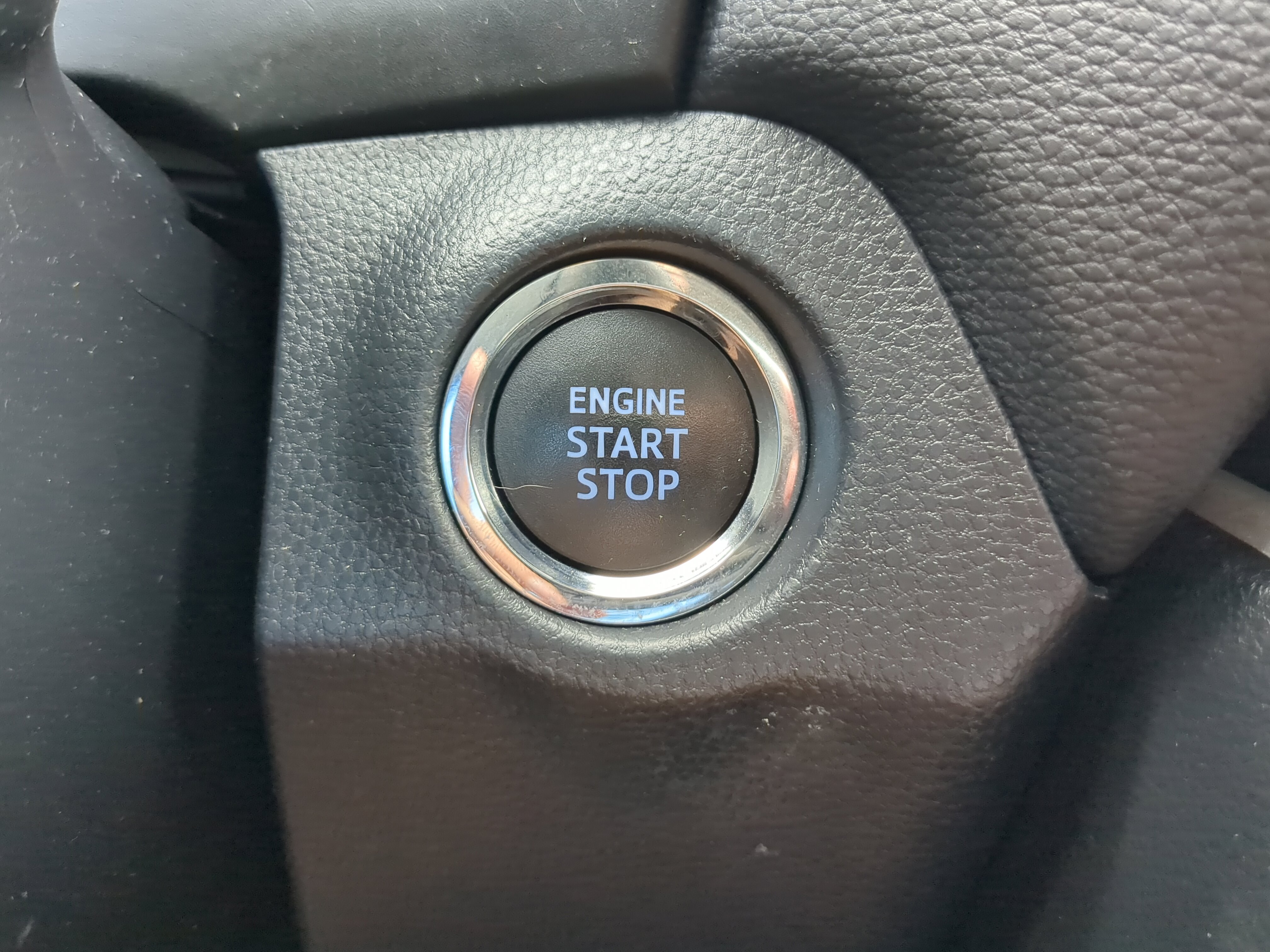 Used 2021 Toyota RAV4 XLE w/ Convenience Package FWD image 25