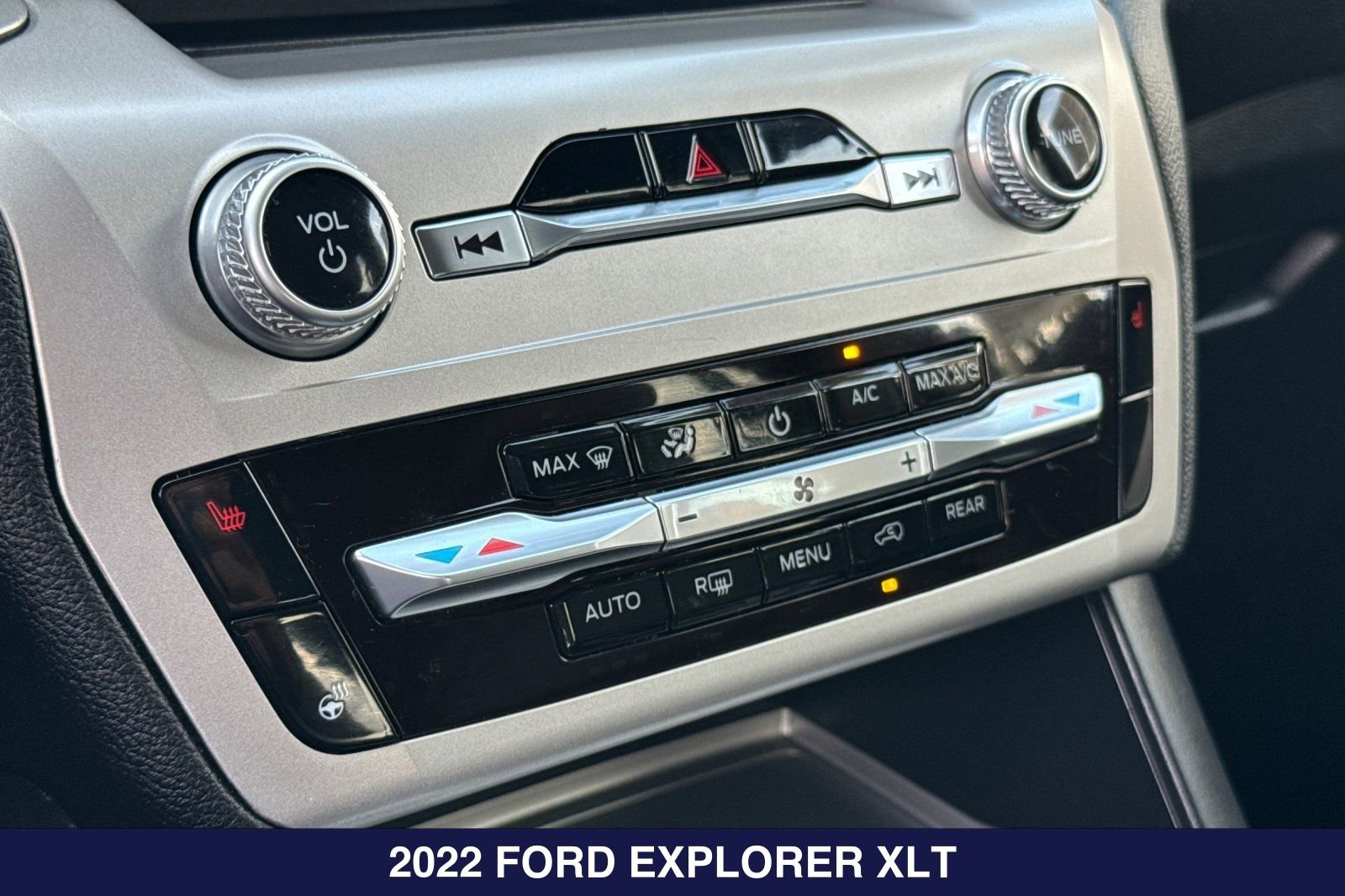 Certified 2022 Ford Explorer XLT w/ Equipment Group 202A RWD image 24