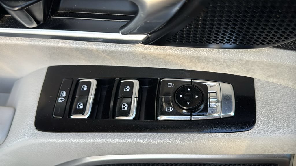 Used 2024 Kia Telluride EX w/ EX Captain's Chair Package AWD/4WD image 19