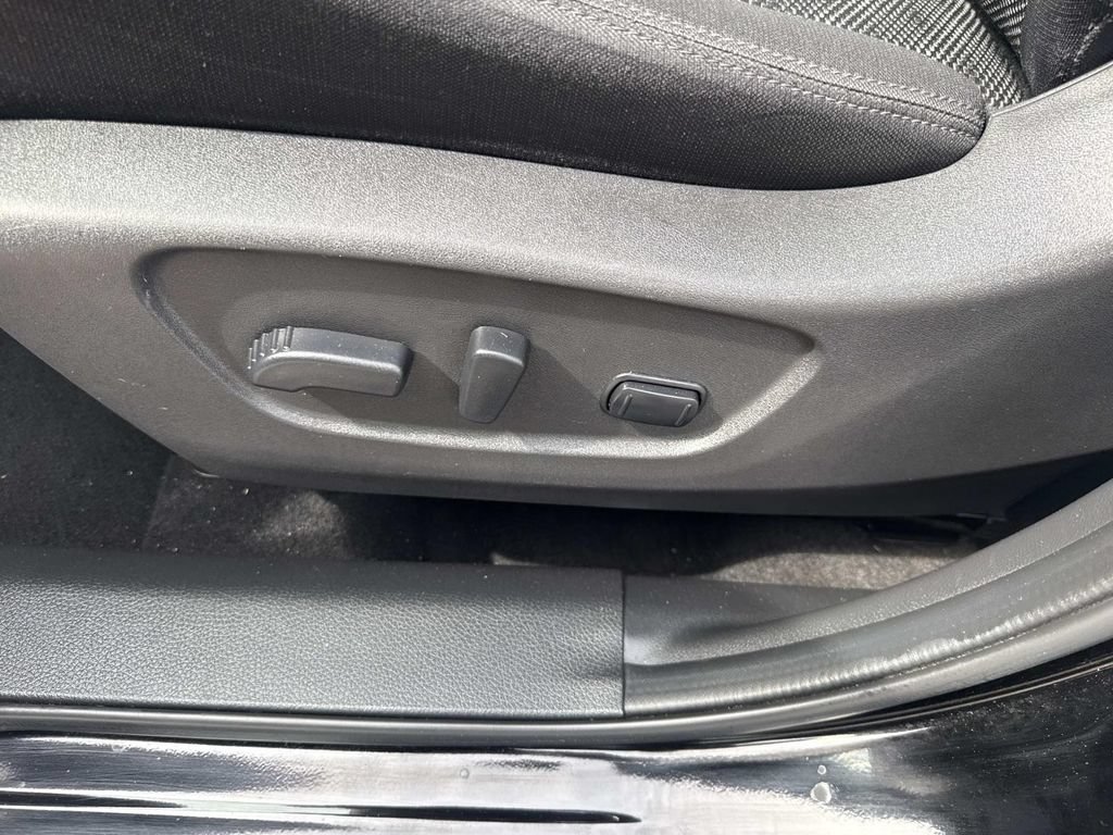 Used 2020 Nissan Rogue Sport SV w/ All-Weather Package AWD/4WD image 19