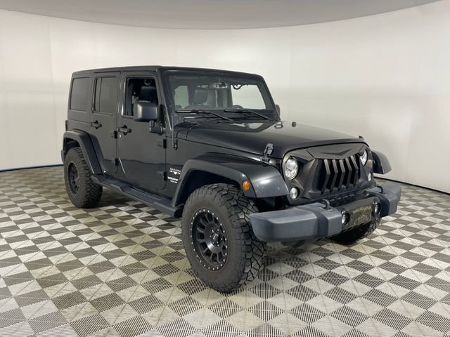 Used 2017 Jeep Wrangler Unlimited Sahara w/ Connectivity Group AWD/4WD image 16