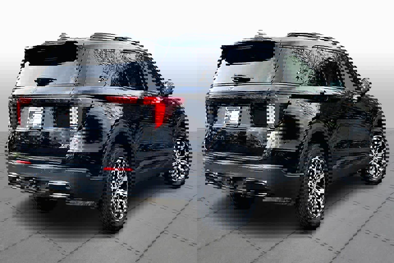 Certified 2025 Ford Explorer ST-Line image 13