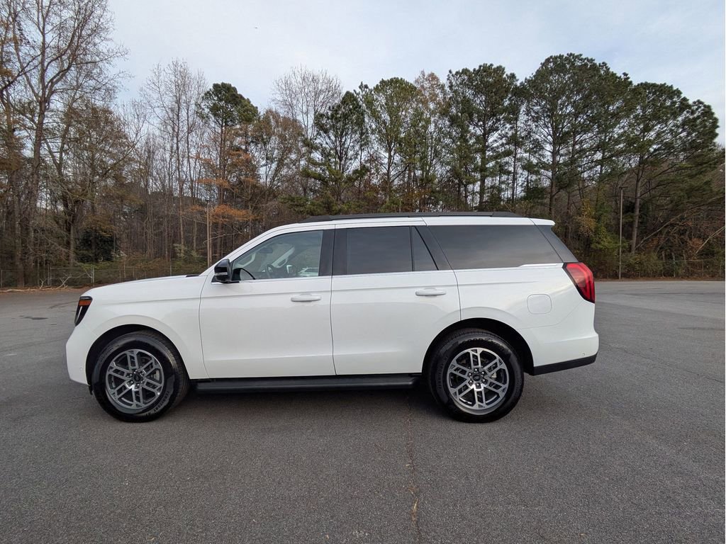 Certified 2025 Ford Expedition Active image 3