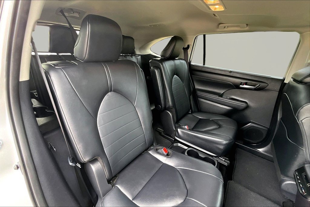 Used 2025 Toyota Highlander XLE AWD/4WD image 27