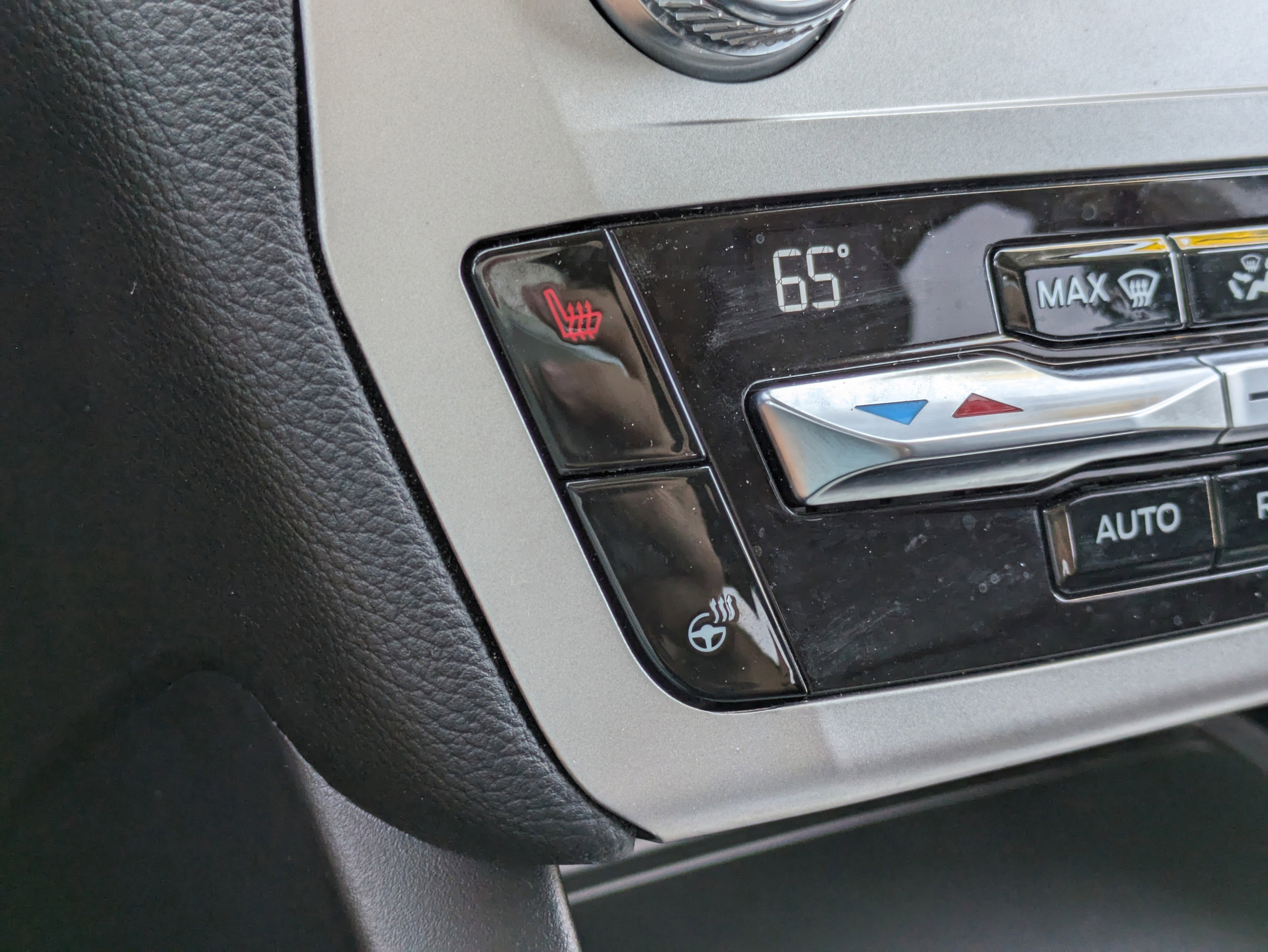 Certified 2021 Ford Explorer XLT w/ Equipment Group 202A image 18