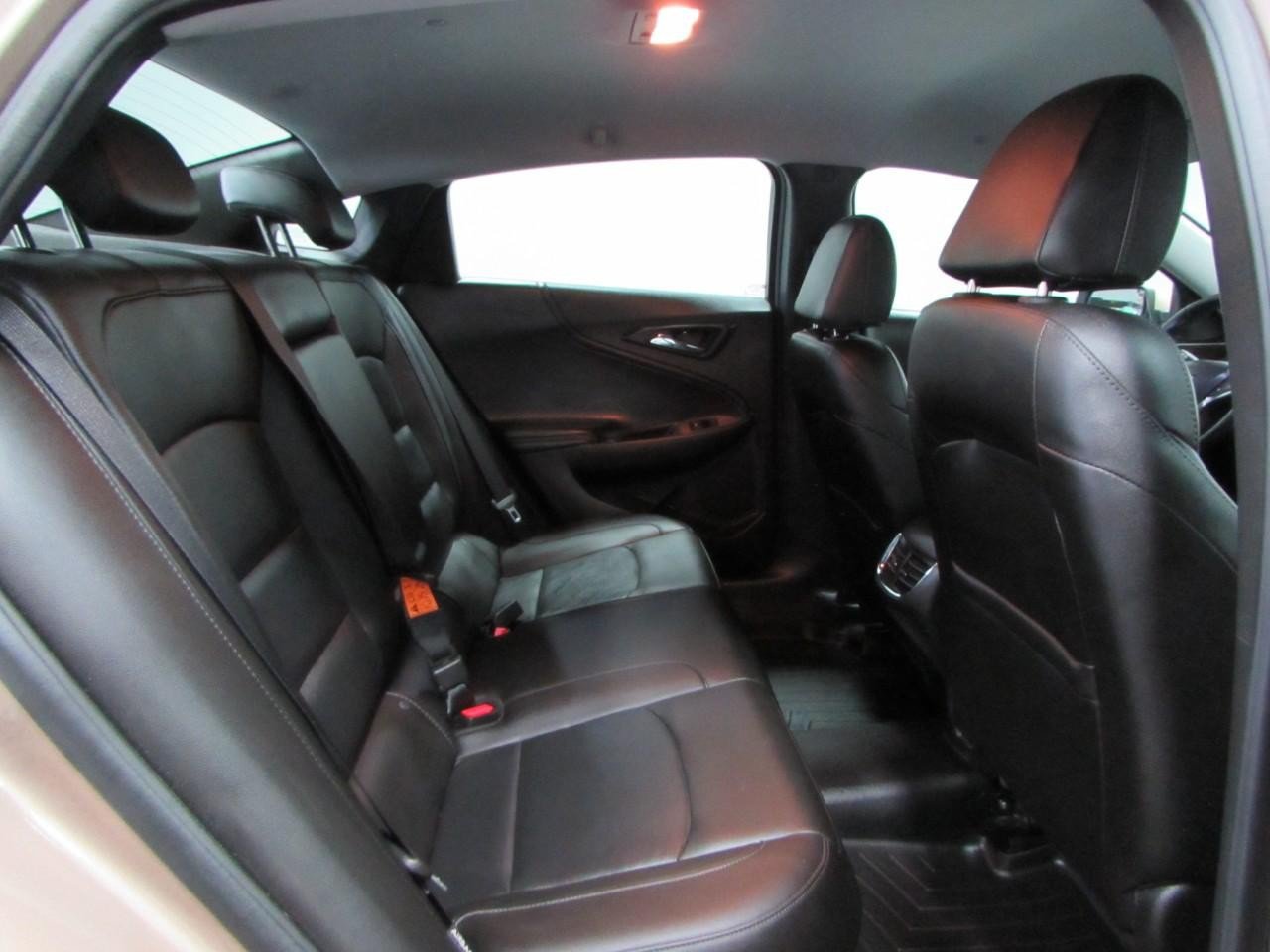 Used 2018 Chevrolet Malibu LT w/ Leather Package FWD image 19
