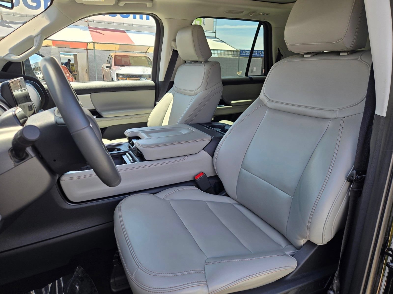 Certified 2025 Ford Expedition Active AWD/4WD image 21