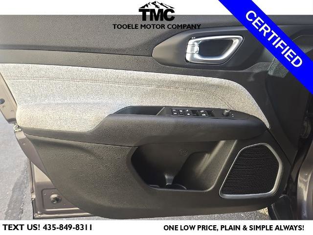 Used 2024 Jeep Compass Latitude image 11