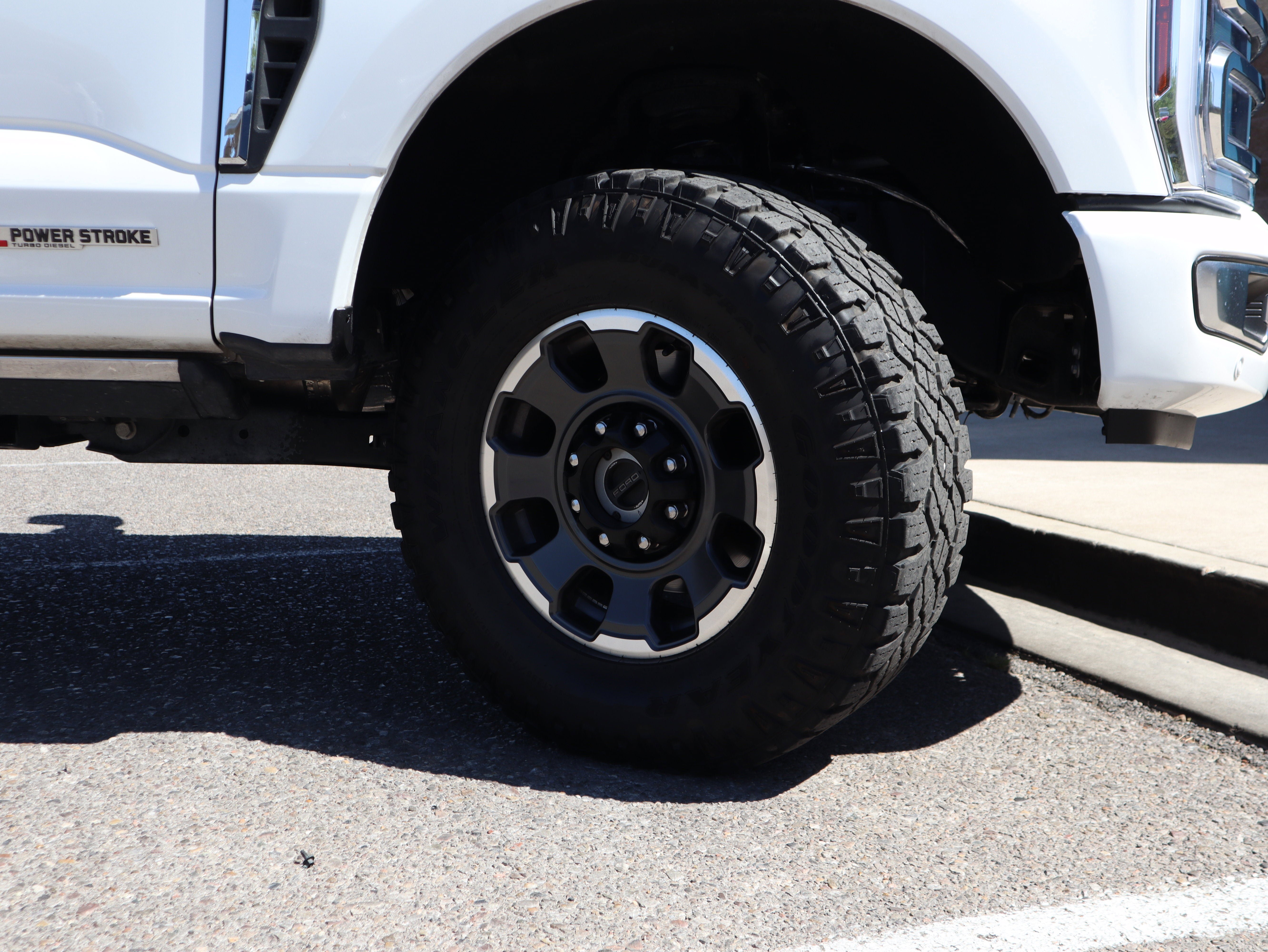 Certified 2024 Ford F350 Platinum w/ Tremor Off-Road Package AWD/4WD image 13