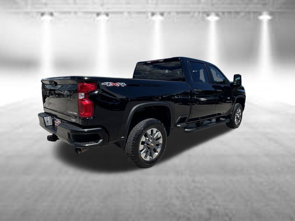 Used 2023 Chevrolet Silverado 2500 Custom w/ Custom Value Package AWD/4WD image 4