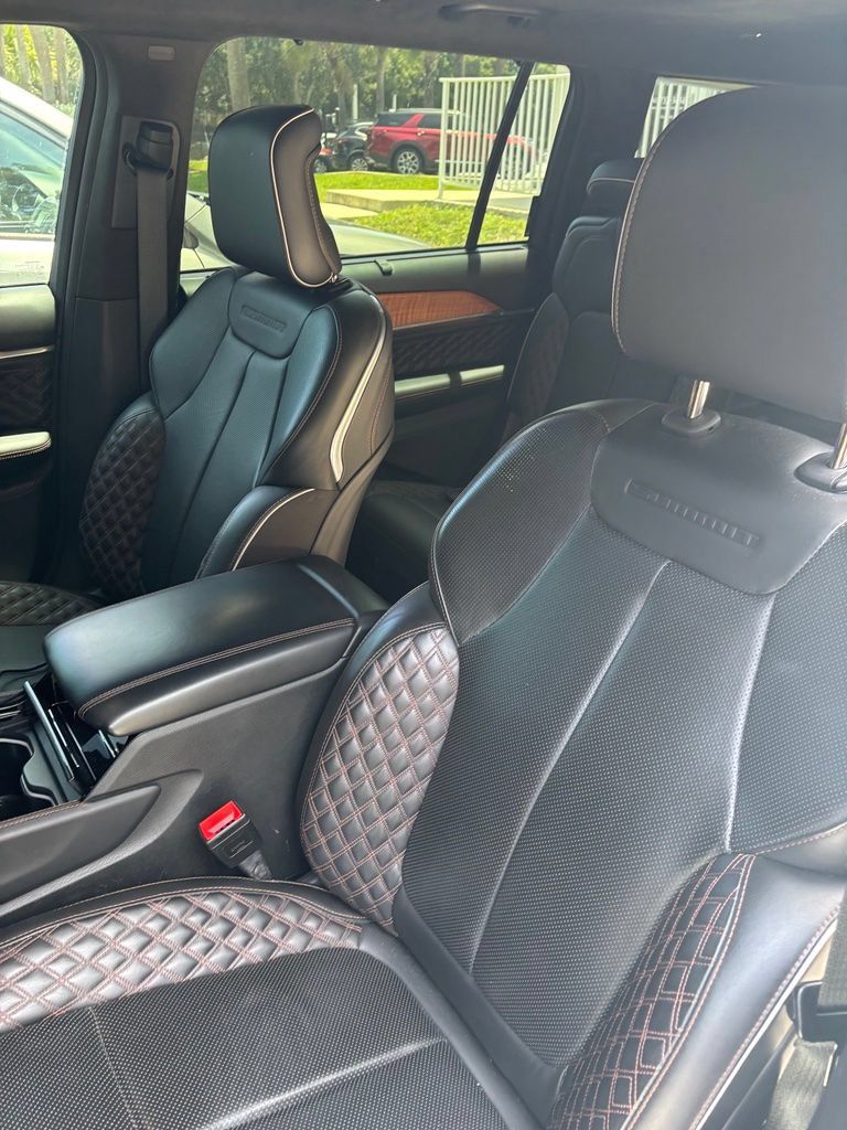 Used 2023 Jeep Grand Cherokee L Summit AWD/4WD image 3