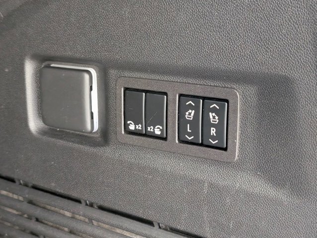 Used 2023 GMC Yukon SLT w/ SLT Premium Package AWD/4WD image 24