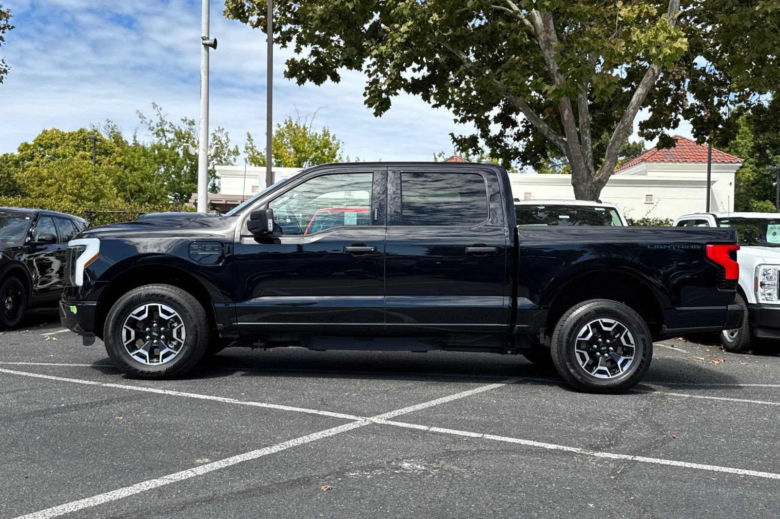 Certified 2023 Ford F150 Lightning XLT AWD/4WD image 8