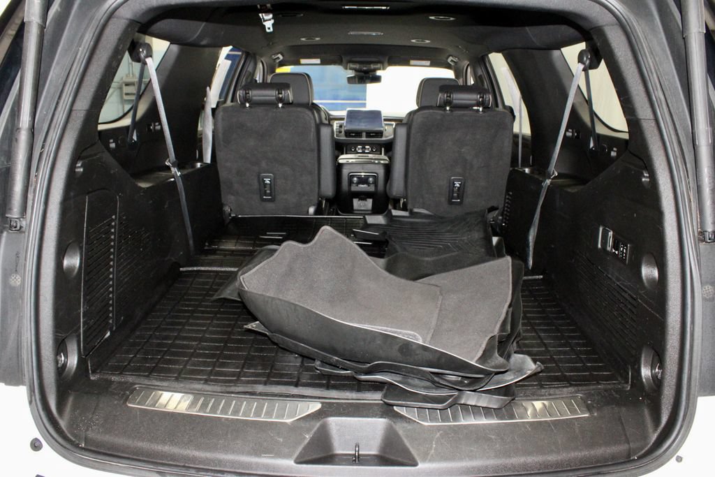 Used 2023 Chevrolet Suburban Premier AWD/4WD image 14