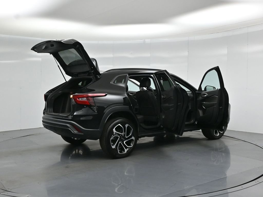 Used 2024 Chevrolet Trax RS w/ Sunroof Package FWD image 5