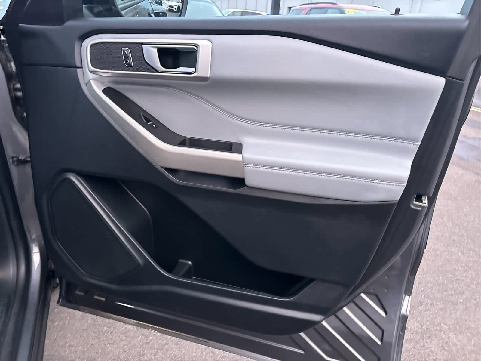 Certified 2023 Ford Explorer XLT w/ Equipment Group 202A image 30