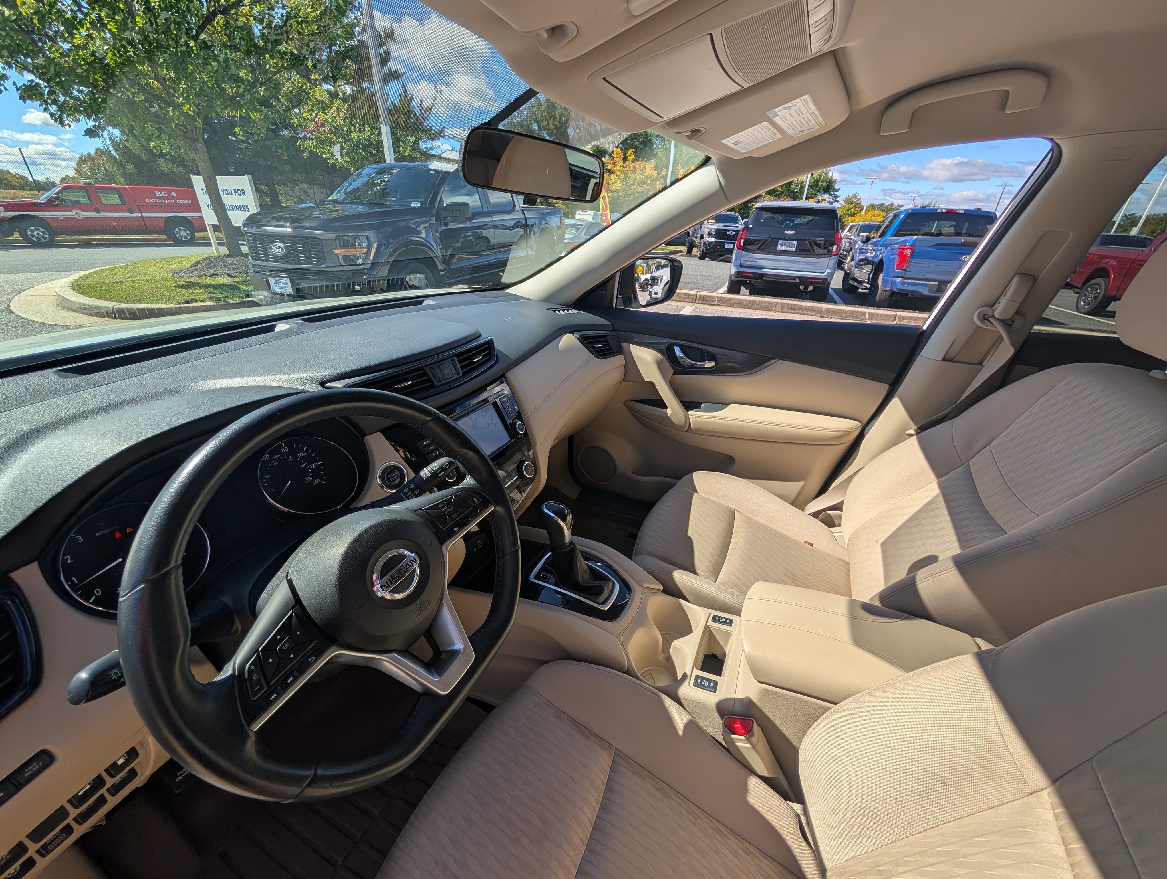Used 2018 Nissan Rogue SV w/ Premium Package AWD/4WD image 18