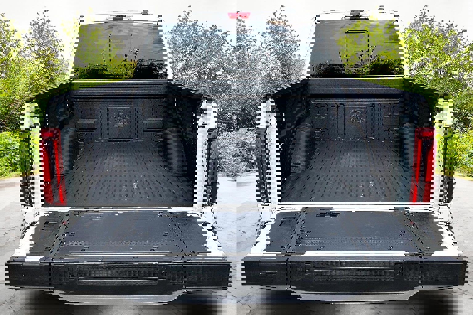 Certified 2025 Ford F150 Platinum w/ Equipment Group 702A High image 18