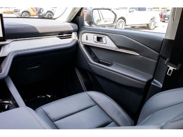 Certified 2025 Ford Explorer Active w/ Active Comfort Package AWD/4WD image 16