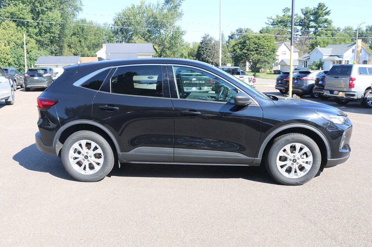 Certified 2024 Ford Escape Active AWD/4WD image 3