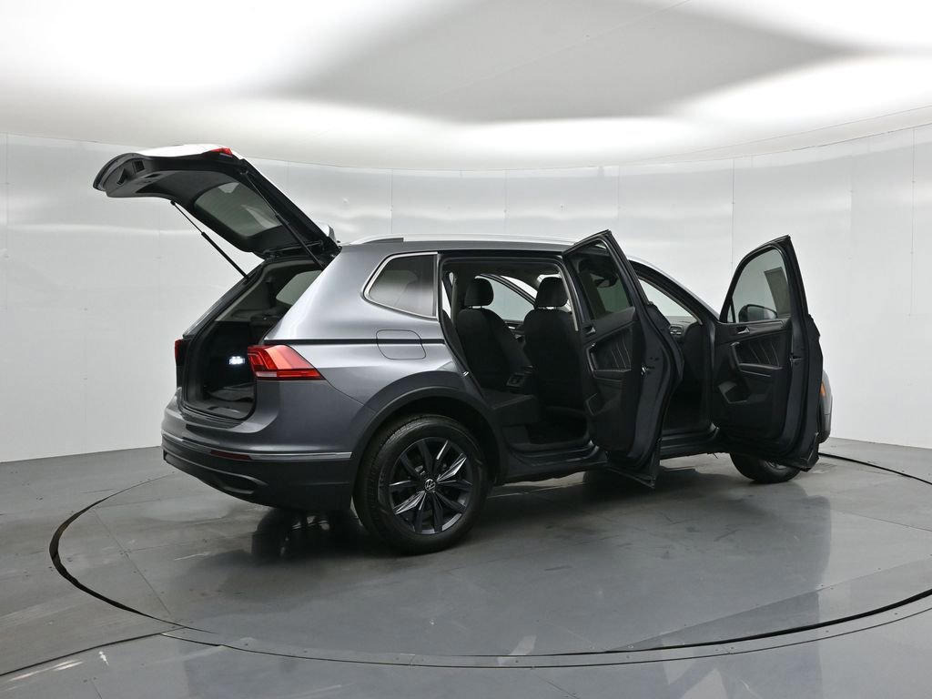 Used 2023 Volkswagen Tiguan SE w/ Panoramic Sunroof Package image 35