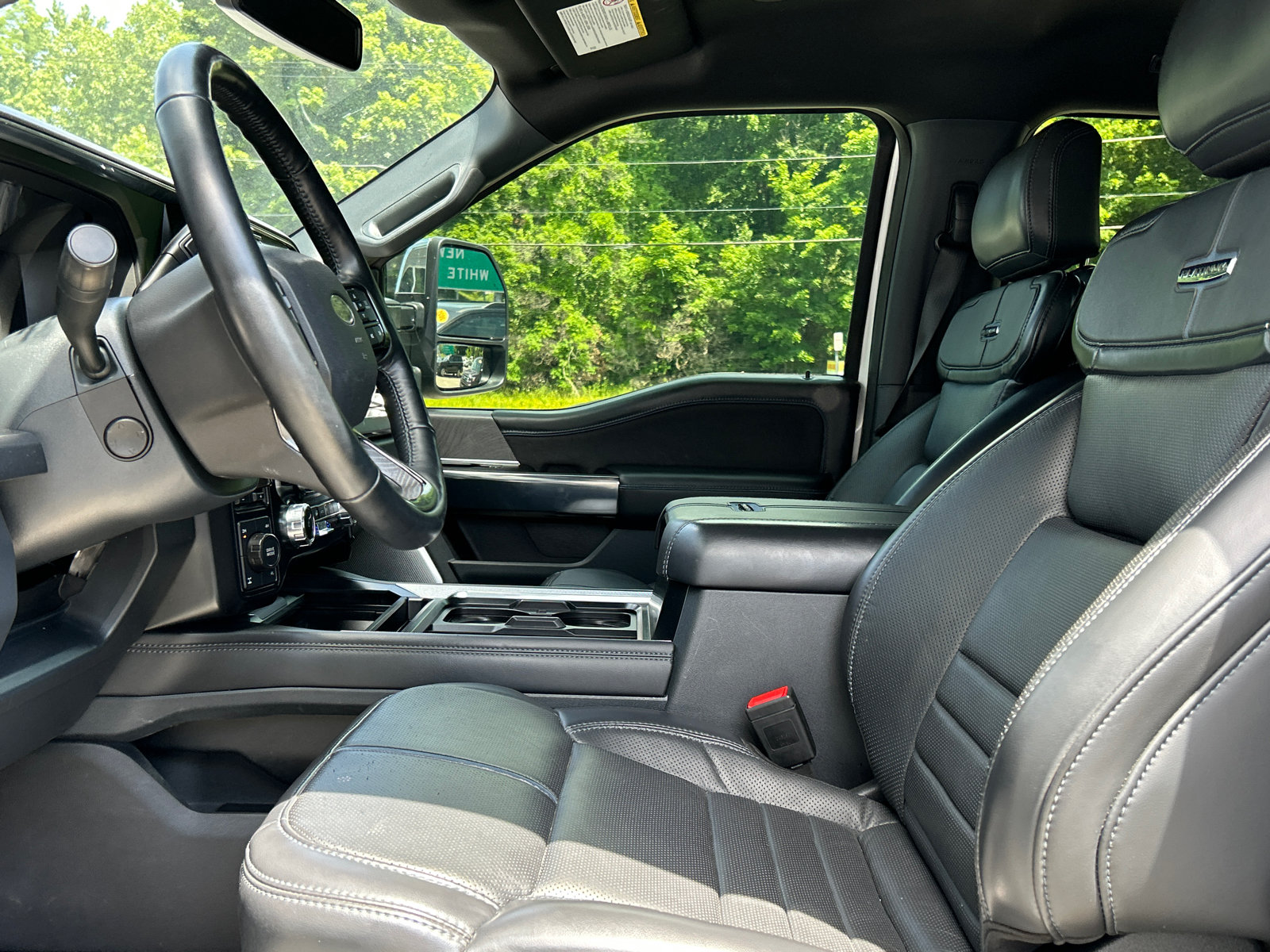 Certified 2025 Ford F350 Platinum w/ FX4 Off-Road Package AWD/4WD image 8