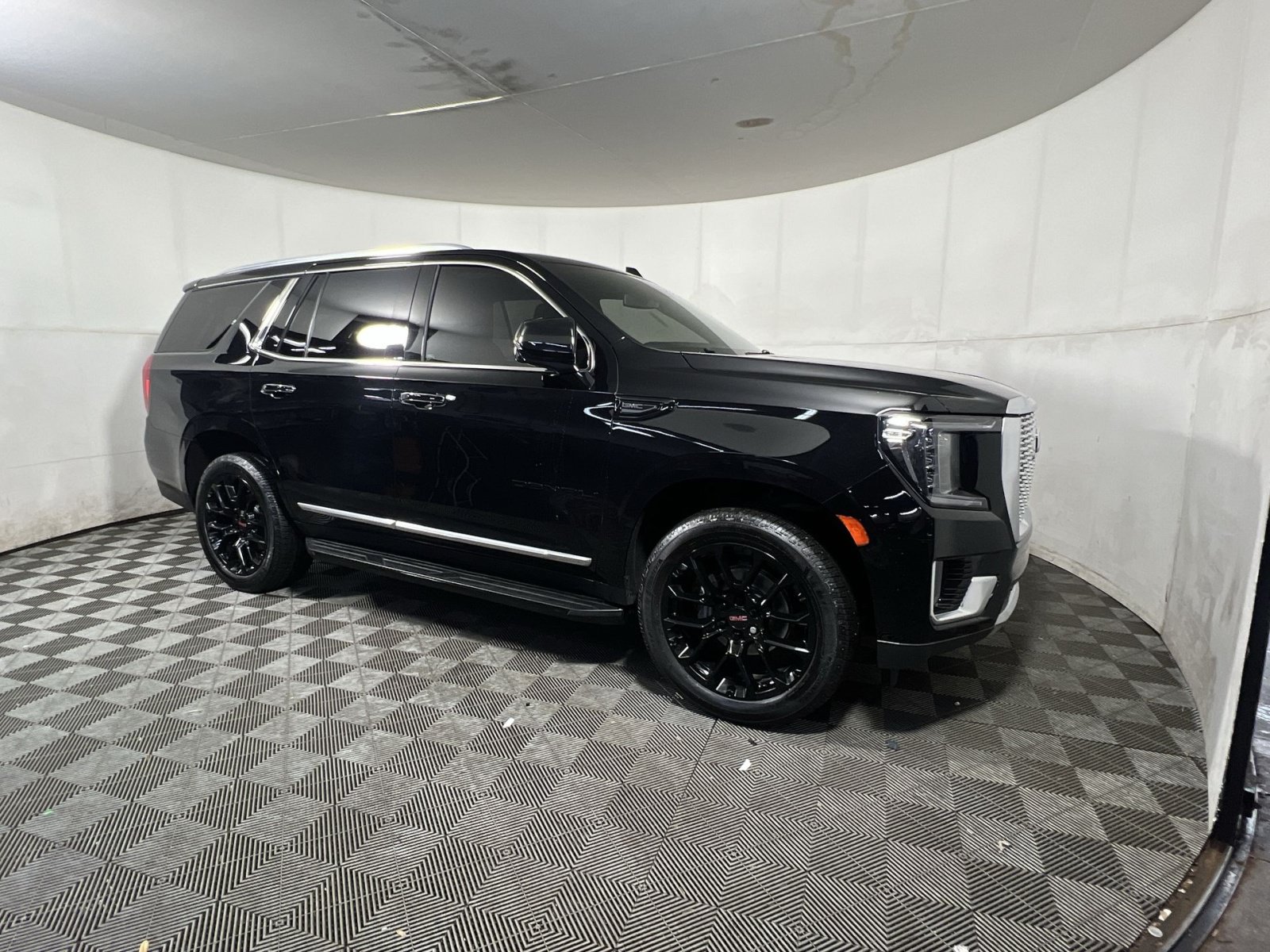 Used 2022 GMC Yukon Denali AWD/4WD image 2