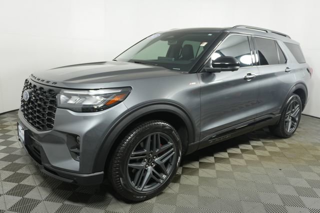 Certified 2025 Ford Explorer ST-Line w/ Premium Package image 7
