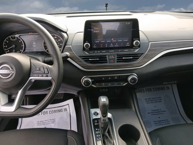 Used 2025 Nissan Altima 2.5 SV FWD image 11