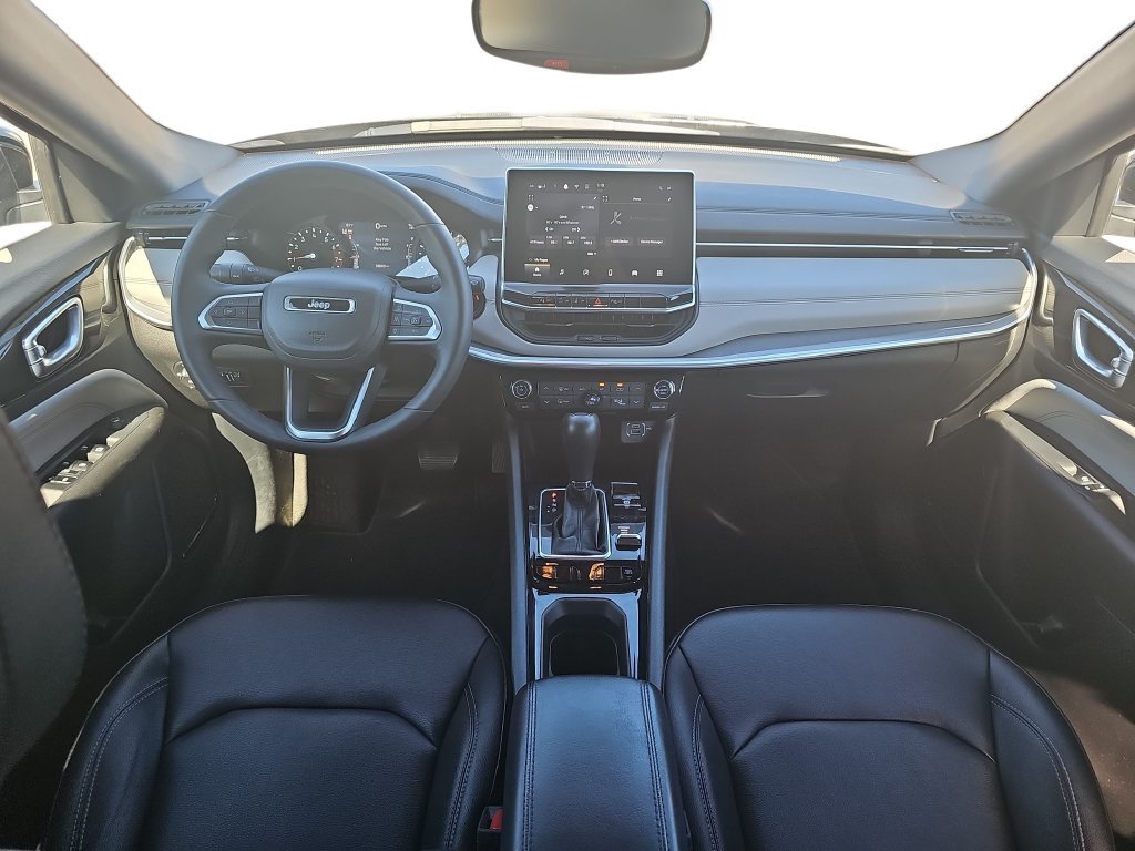 Used 2025 Jeep Compass Limited AWD/4WD image 9