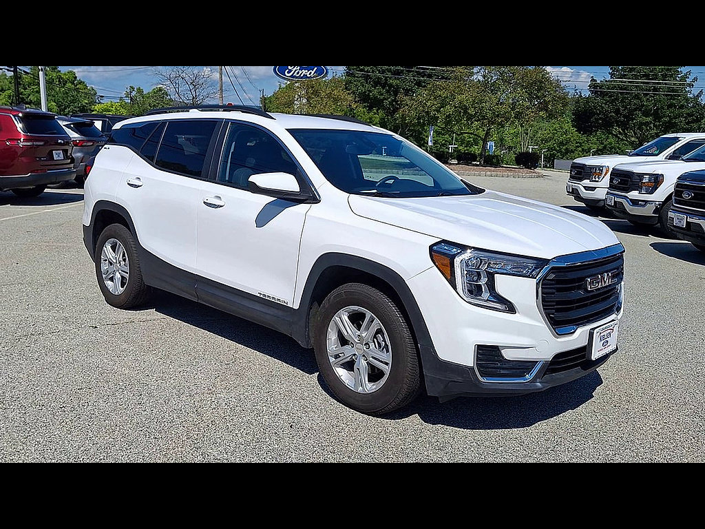 Used 2023 GMC Terrain SLE w/ Driver Convenience Package AWD/4WD image 2