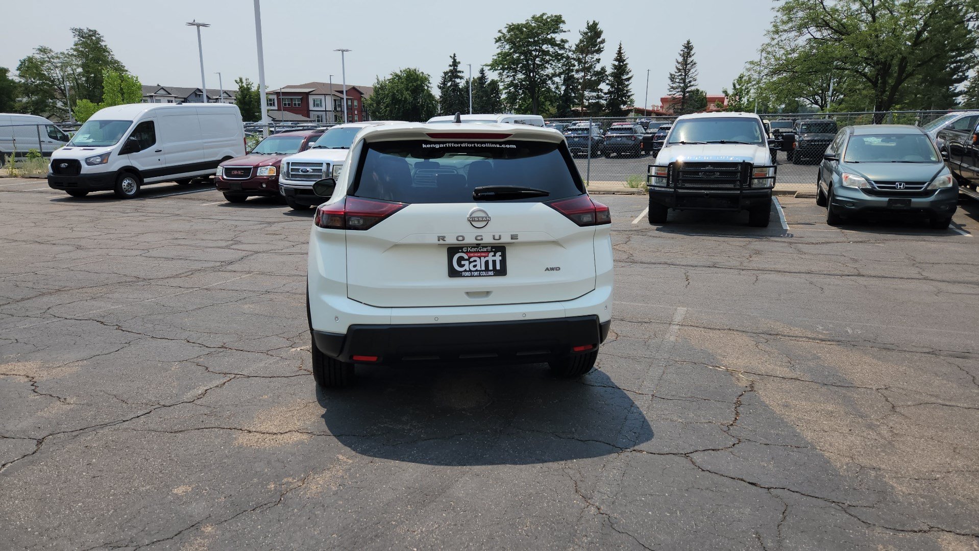 Used 2024 Nissan Rogue S AWD/4WD image 9