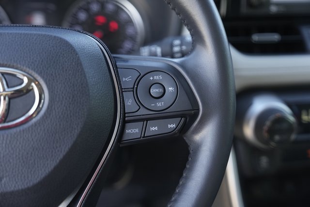 Used 2020 Toyota RAV4 XLE Premium image 24