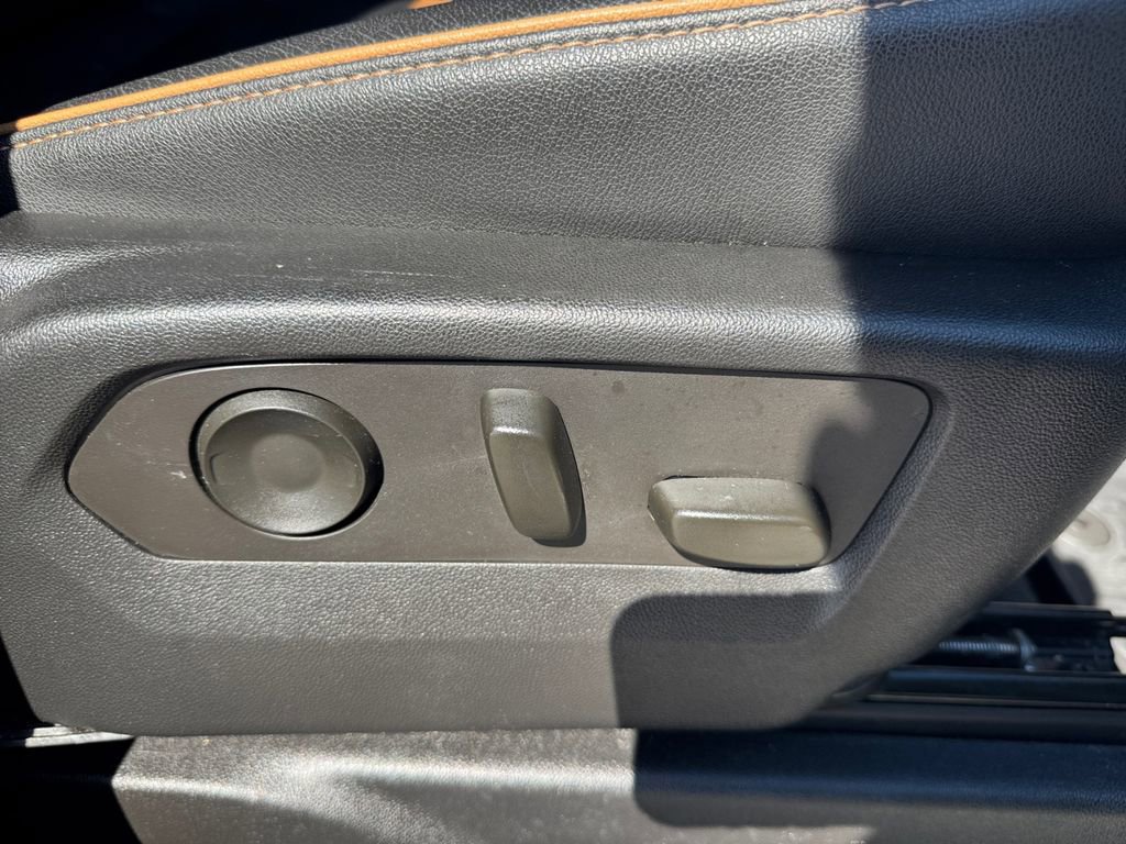 Used 2023 GMC Yukon XL AT4 w/ Technology Package image 21