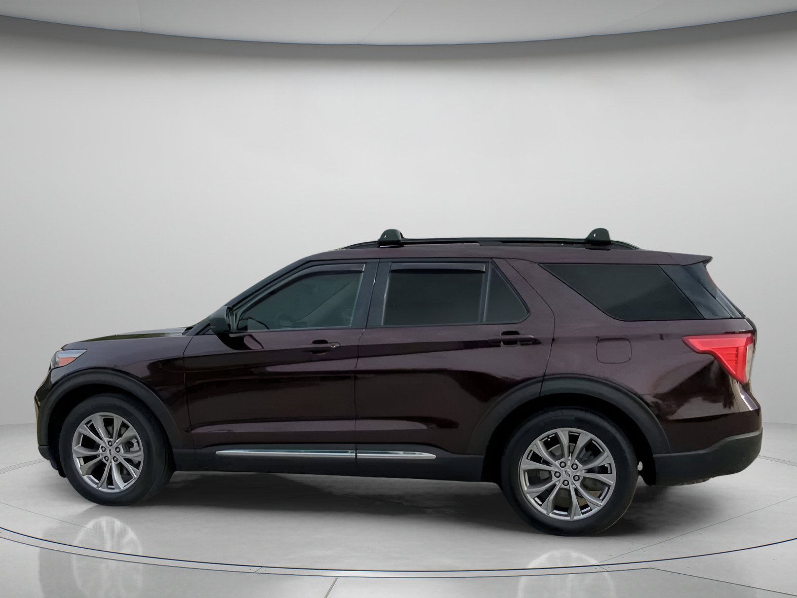 Certified 2022 Ford Explorer XLT w/ Equipment Group 202A RWD image 17
