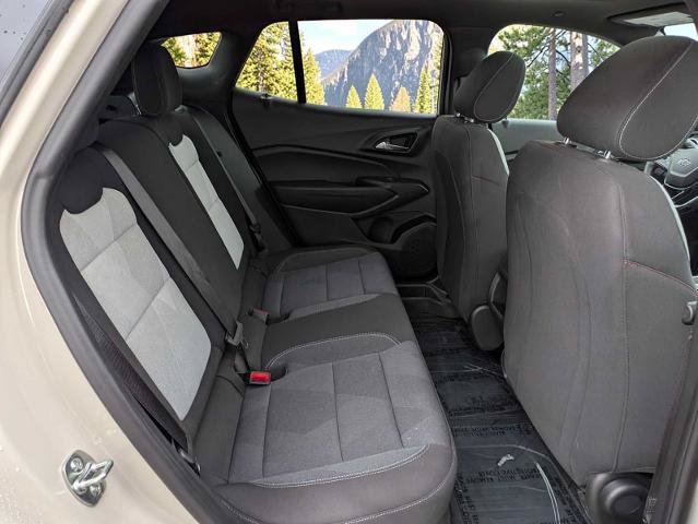 Used 2026 Chevrolet Trax RS w/ Sunroof Package FWD image 19