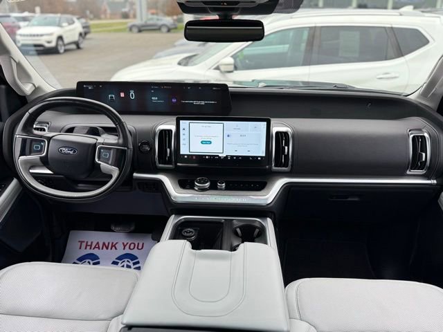 Certified 2025 Ford Expedition Max Platinum image 3