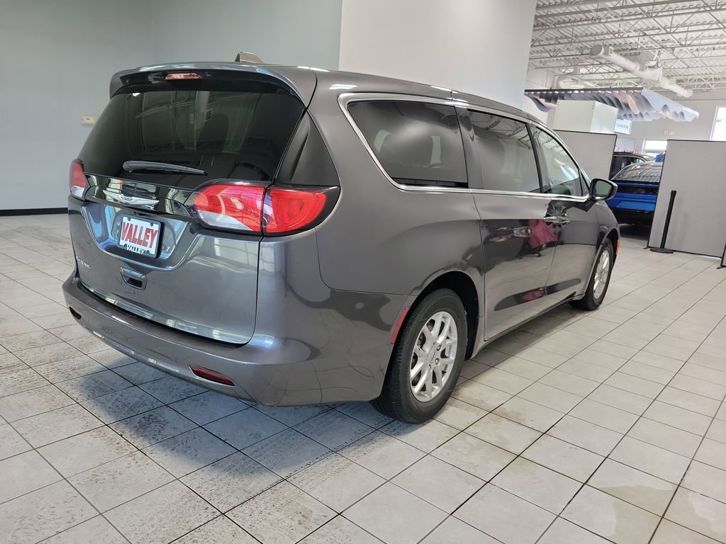 Used 2023 Chrysler Voyager LX FWD image 12