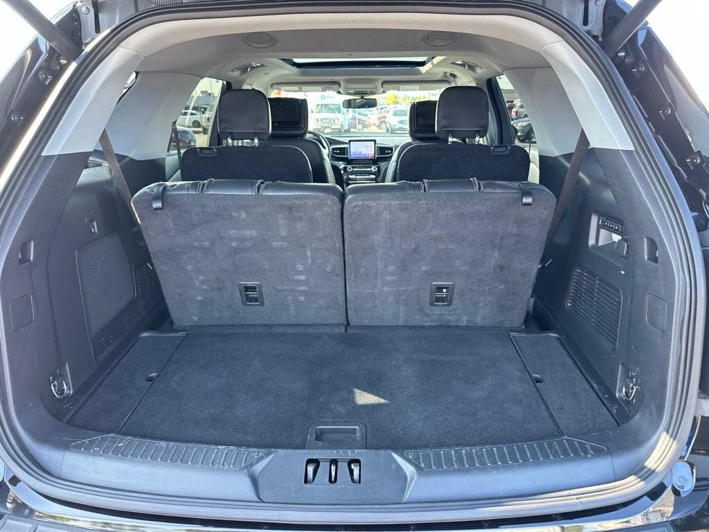 Certified 2022 Ford Explorer Limited w/ Hybrid Equipment Group 310A AWD/4WD image 9